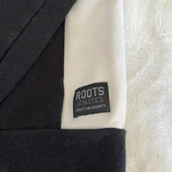 Roots Pullover - Picture 3 of 3